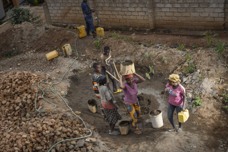 Vrouwen in de bouw in Rwanda