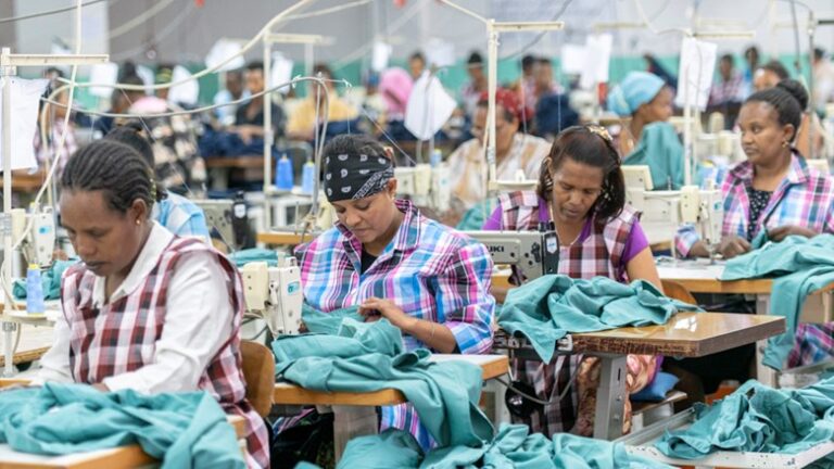 Veiligheid en zekerheid voor vrouwen in kledingproductie ver te zoeken