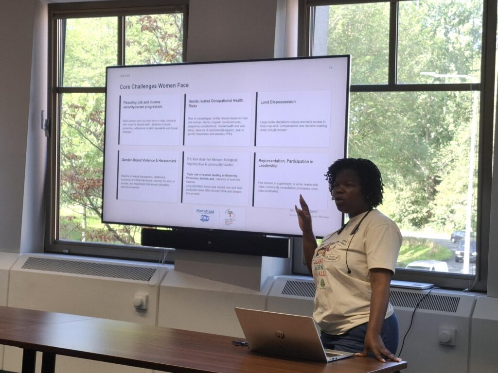 Presentatie over de problemen die vrouwen werkzaam in de palmoliesector in Colombia ervaren op de bijeenkomst van Netwerk Vrouwen FNV - 18 september 2026